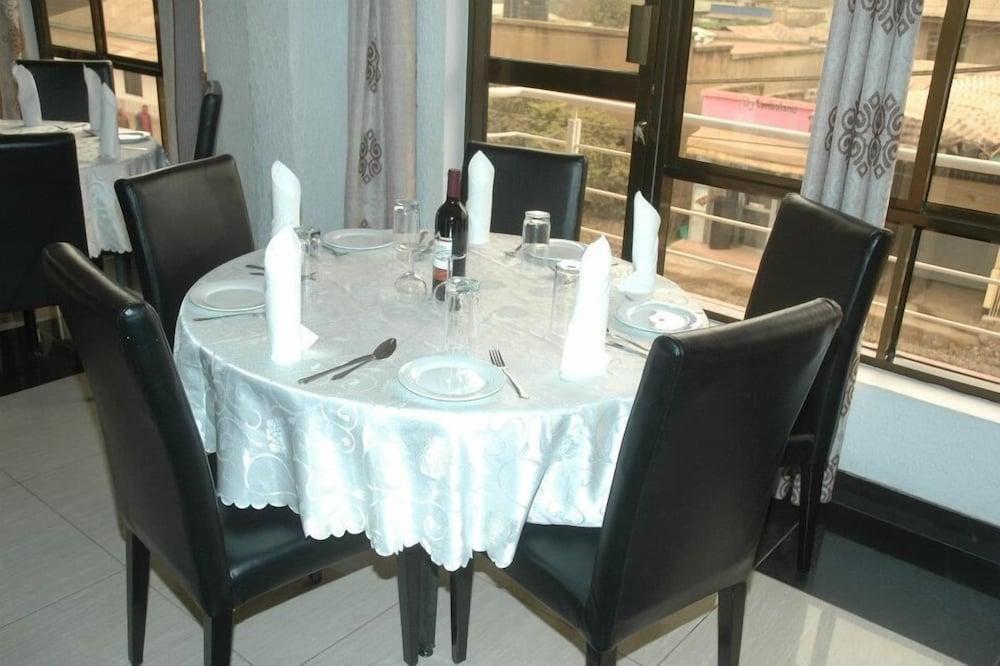 Premier Palace Hotel Arusha Esterno foto